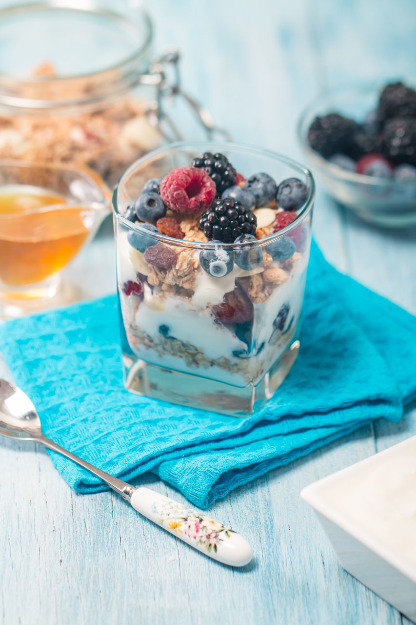 HIGH ANGLE VIEW OF ICE CREAM IN GLASS