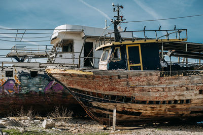 Abandoned boat against sky