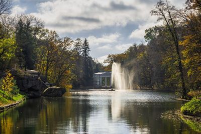 Snake fountain in the sofievsky arboretum or sofiyivsky park in uman, ukraine, on a sunny autumn day