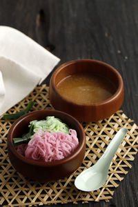 Petulo or putu mayang is a traditional indonesian snack made from strands of rice flour