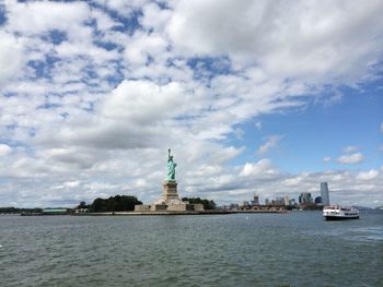 Statue of liberty in hudson river against sky