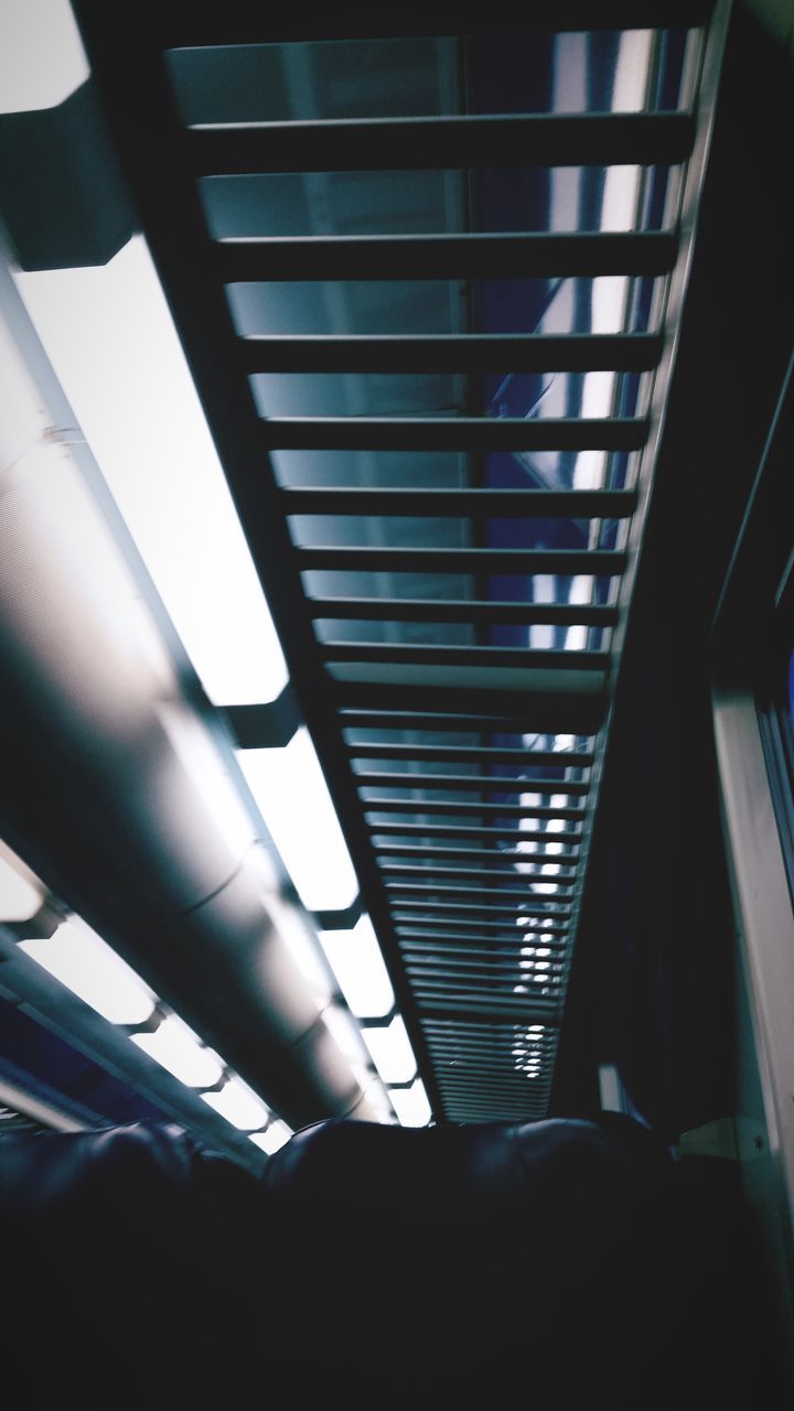 CLOSE-UP LOW ANGLE VIEW OF CEILING OF BUILDING