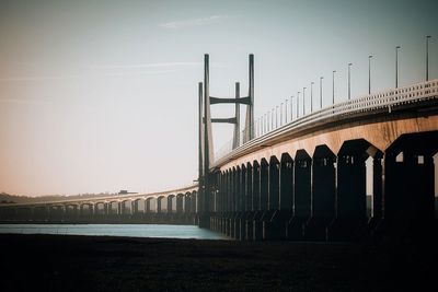 The prince of wales bridge from side on. capturing the curvature 