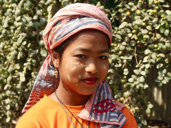 Portrait of smiling girl 