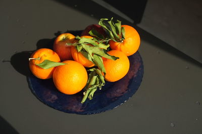 Close-up of oranges in bowl