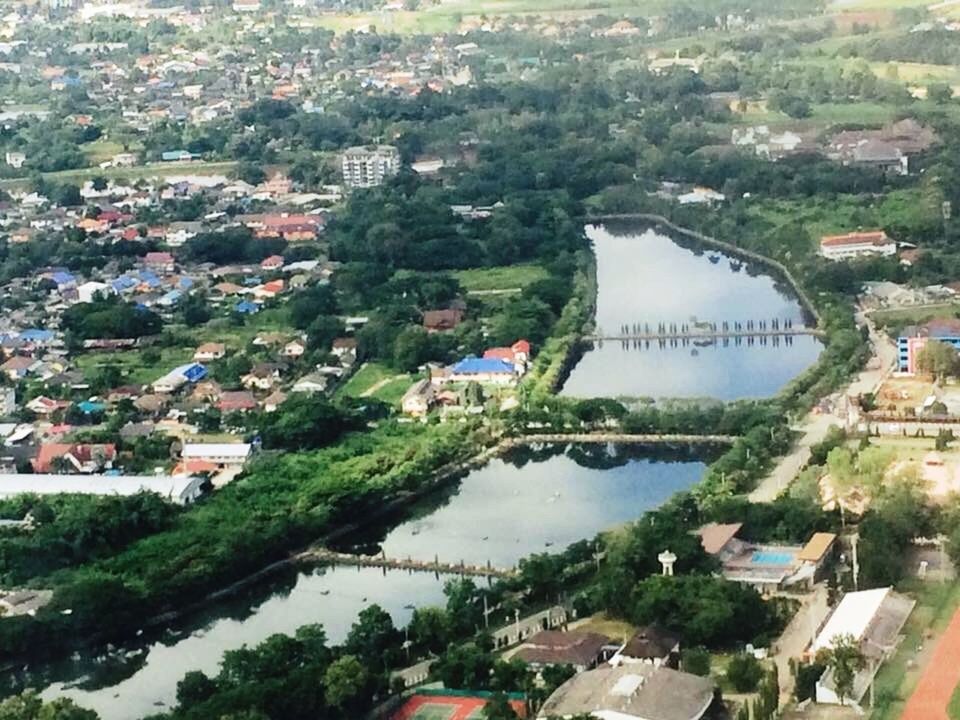 HIGH ANGLE VIEW OF RESIDENTIAL DISTRICT BY RIVER