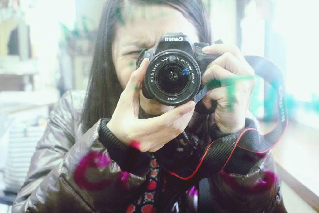 YOUNG WOMAN PHOTOGRAPHING