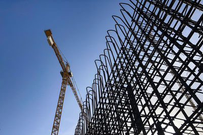 Tower crane and metal reinforcement framework of concrete wall.