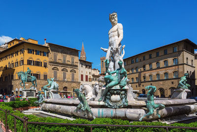 Fountain of neptunus in florence