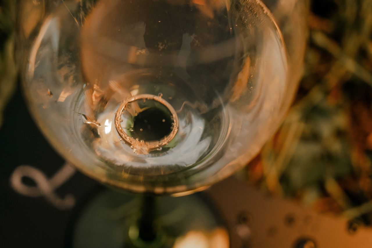 HIGH ANGLE VIEW OF GLASS OF DRINK