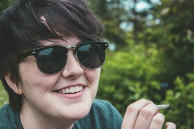 Portrait of smiling woman wearing sunglasses