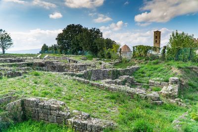 View of old ruins against sky