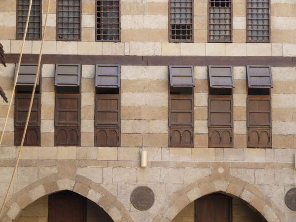 LOW ANGLE VIEW OF OFFICE BUILDING