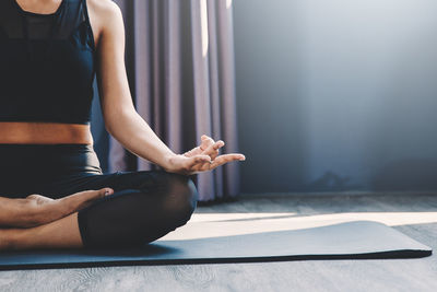 Midsection of woman sitting on table