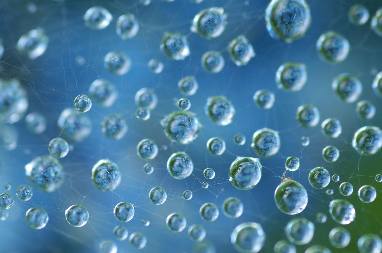 drop, water, backgrounds, full frame, blue, bubble, close-up, sky, beauty in nature, nature, wet, fragility, no people, multi colored, selective focus, reflection, low angle view, outdoors, transparent, circle