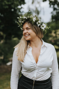 Smiling woman wearing wreath of flowers