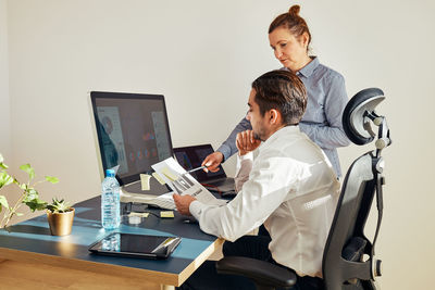 Manager discussing financial data with her employee in office. people working in office. teamwork