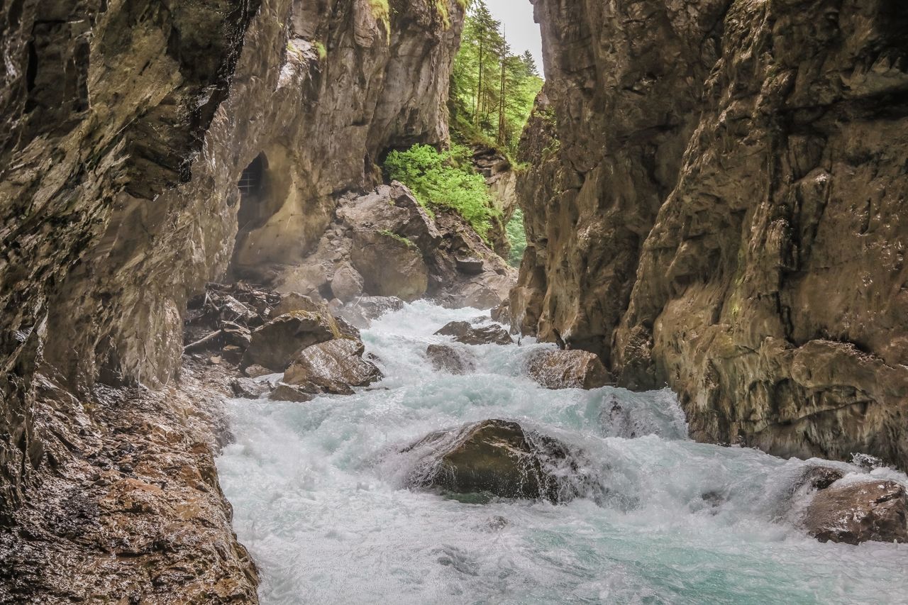 VIEW OF WATERFALL ALONG ROCKS