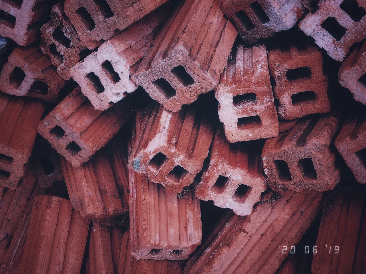 FULL FRAME SHOT OF OLD RUSTY METAL