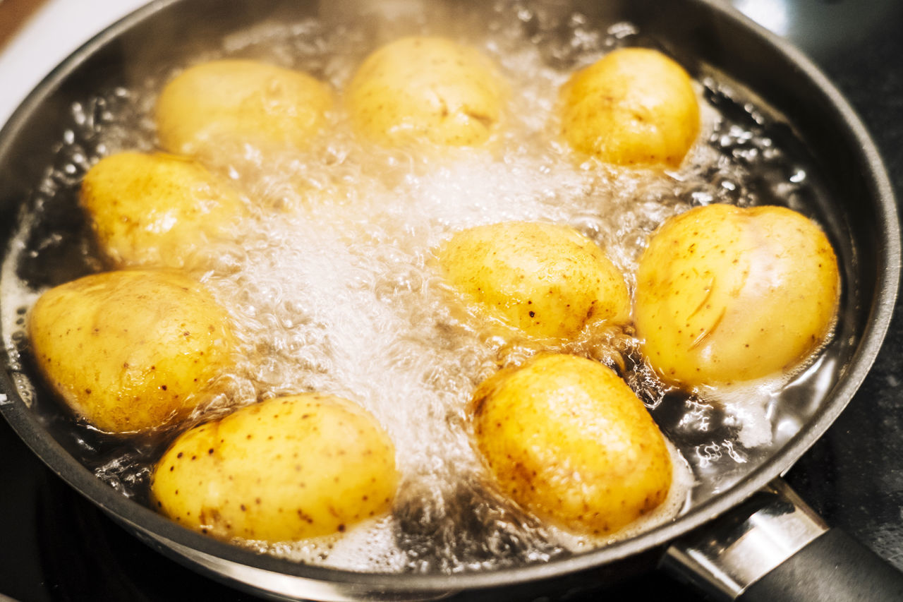 HIGH ANGLE VIEW OF FOOD IN PAN