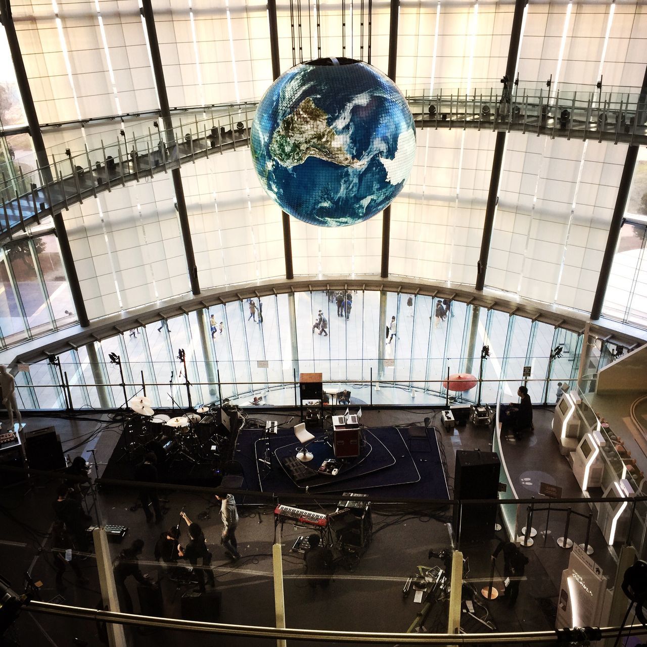 indoors, glass - material, men, large group of people, ceiling, built structure, transparent, window, architecture, person, lifestyles, airport, high angle view, leisure activity, transportation, day, incidental people, railroad station, glass