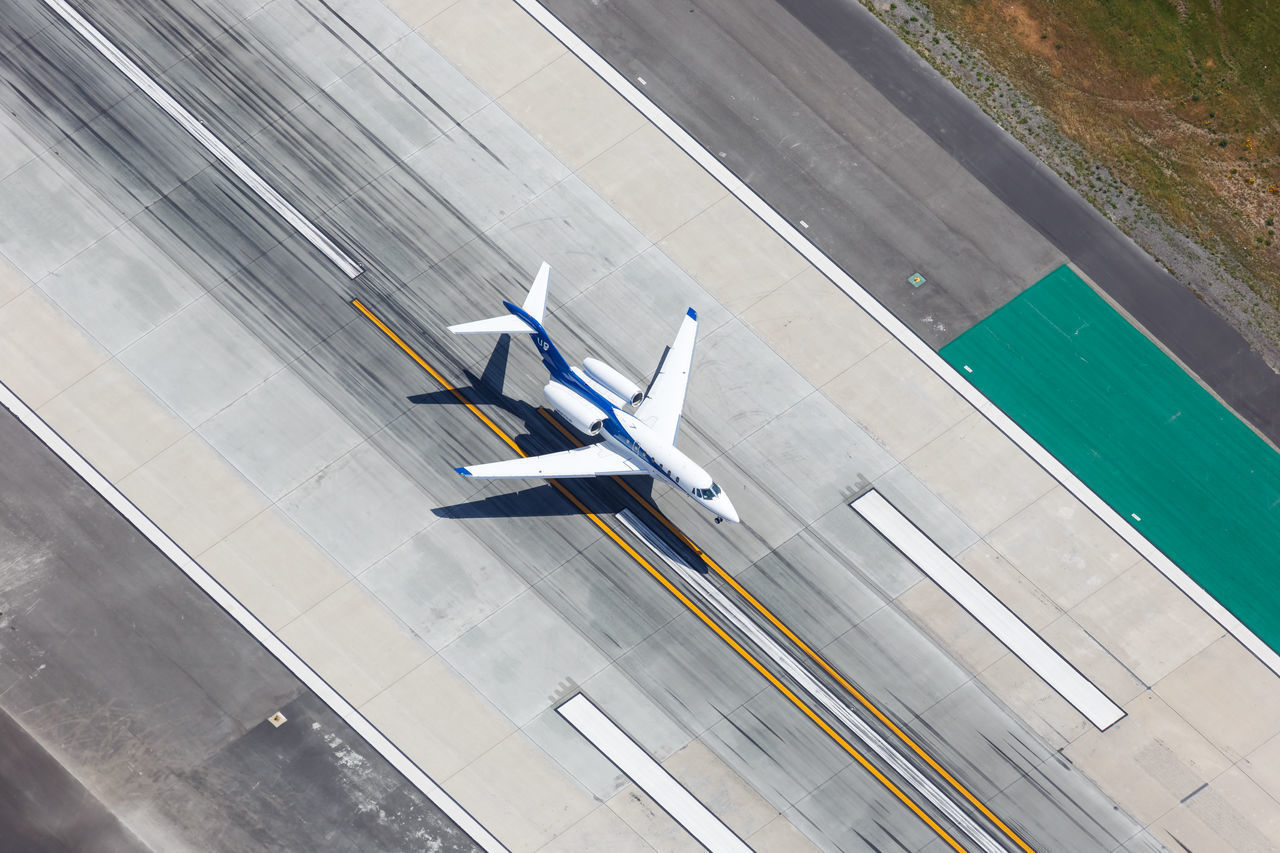 HIGH ANGLE VIEW OF AIRPLANE AT AIRPORT