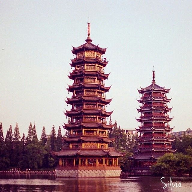 Twin_pagoda