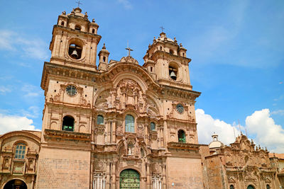 Ornate facade of church of the society of jesus on plaza de armas square, cusco, peru