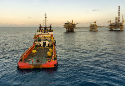 Anchor handling tugboat maneuvering while performing anchor deployment at platform vicinity