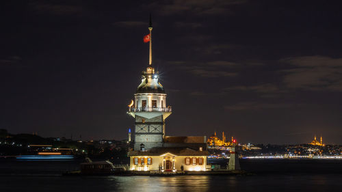 Maiden's tower aka kiz kulesi in istanbul at night.