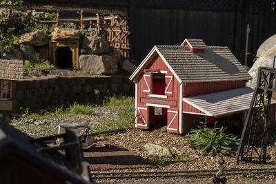 Model barn with train track