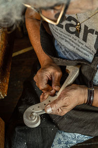 Violin maker luthier carlos roberts in his cremona italy