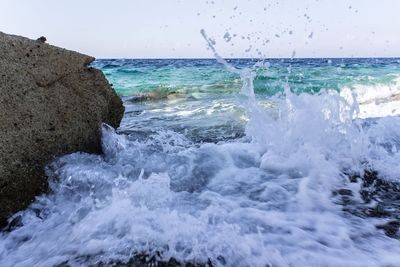 Waves splashing on rocks