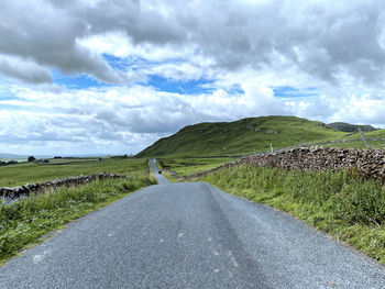 View along, high hill lane, leading from settle to malham, with dry stone walls near, malham, uk