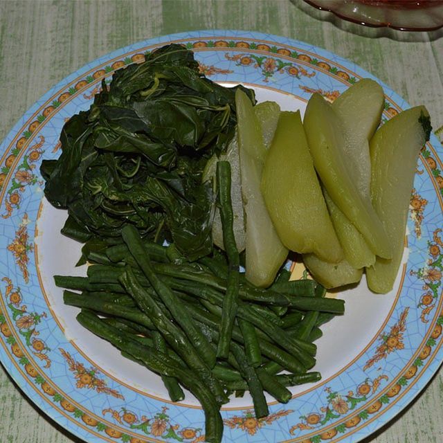 indoors, food and drink, food, plate, freshness, still life, healthy eating, high angle view, table, close-up, vegetable, ready-to-eat, no people, serving size, bowl, directly above, green color, leaf, indulgence, slice