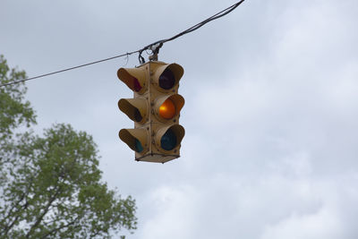 Yellow traffic light signaling for traffic to slow down