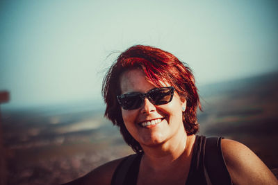 Portrait of mid adult man wearing sunglasses against sky