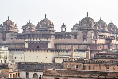 Beautiful view of orchha palace fort, raja mahal and chaturbhuj temple from jahangir mahal, orchha