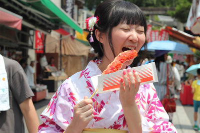 Full length of woman eating food