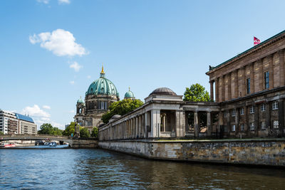 Scenic view of spree river, alte nationalgalerie and berlin cathedral or berliner dom