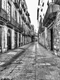 Narrow alley in city