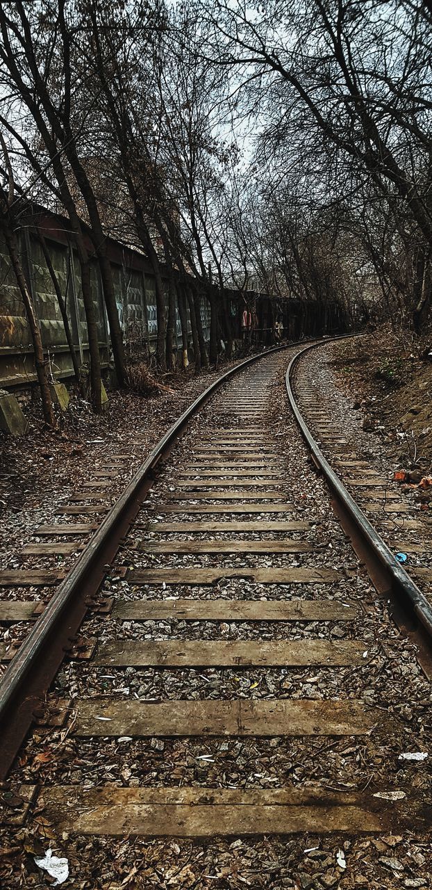 VIEW OF RAILROAD TRACKS