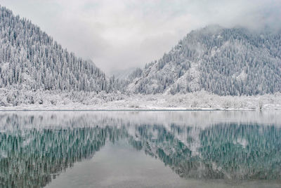Mountain lake in winter. snow-covered mountains are reflected in the water. winter landscape.