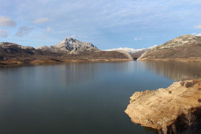 Scenic view of lake and mountains against sky