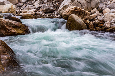 Water flowing through rocks in sea