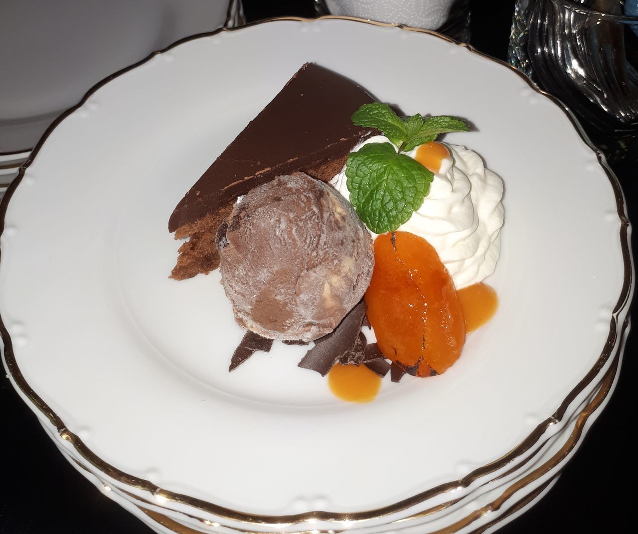 HIGH ANGLE VIEW OF DESSERT SERVED IN PLATE