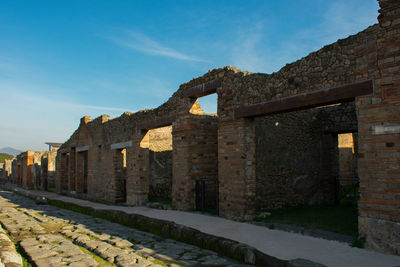 Old ruin building against sky