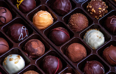 Delicious truffles in dark chocolate, milk chocolate and white chocolate, all with decedent fillings