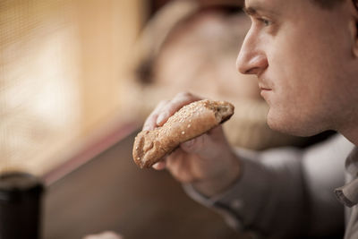 Man eating bread in cafe