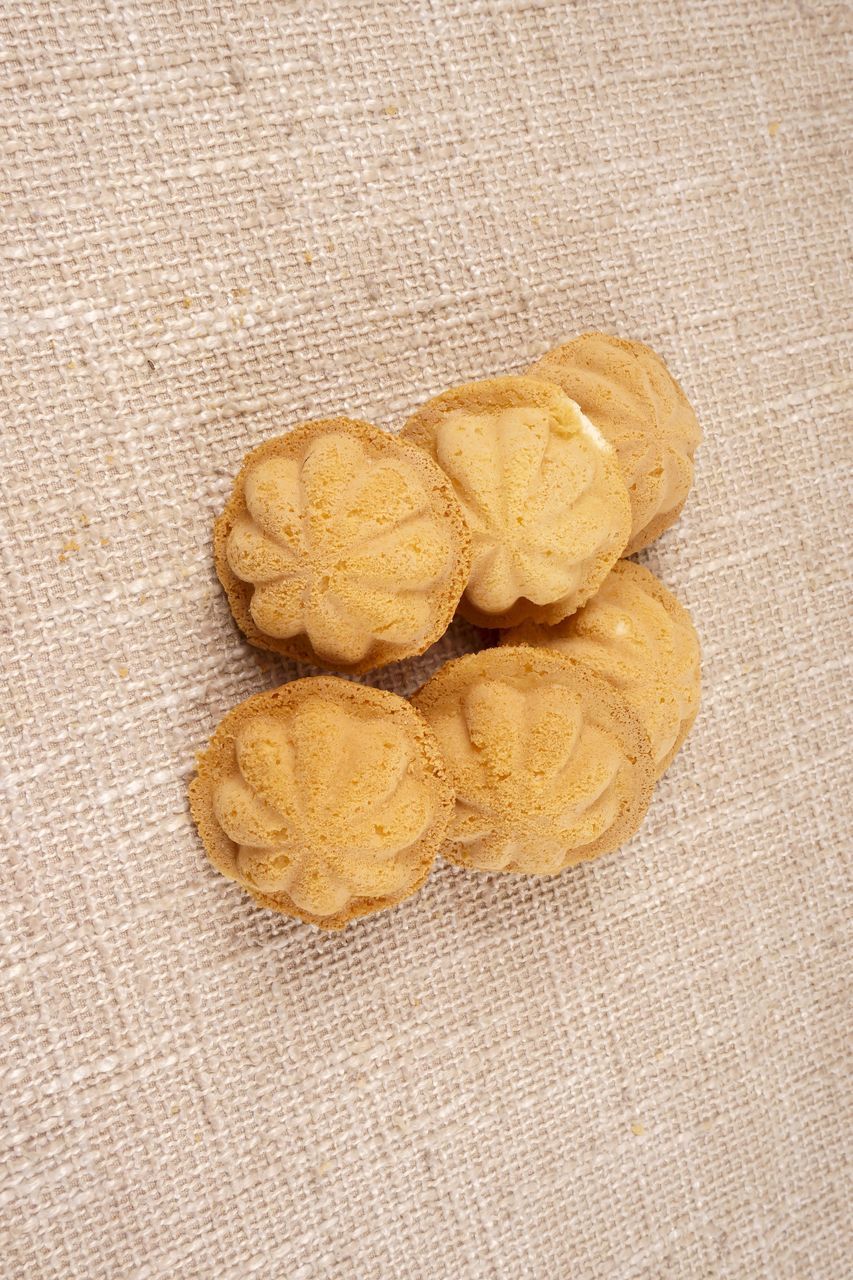 HIGH ANGLE VIEW OF COOKIES IN BREAD